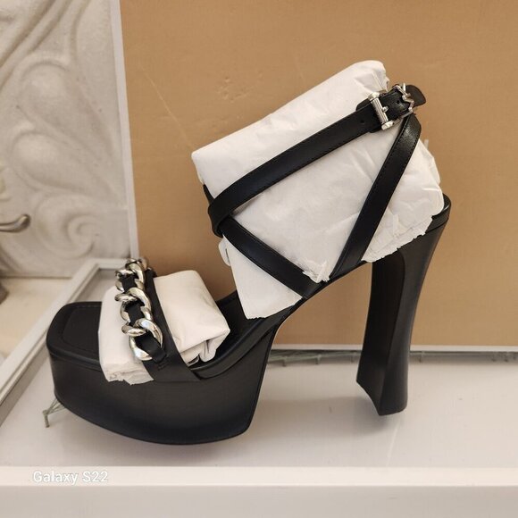 NWT Michael Kors Black Paola Chain Platform Black Leather 9.5. NIB - Picture 1 of 14